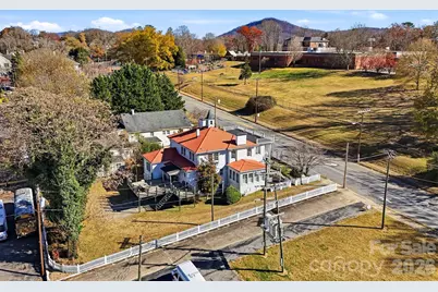 1010 College Avenue SW, Lenoir, NC 28645 - Photo 2