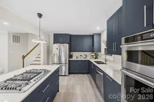 2411 Roundabout Ln, Charlotte, NC 28210 - Photo 2