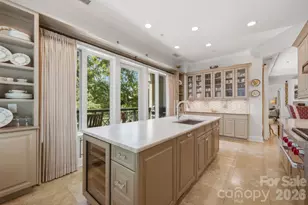 229 N Church St, Charlotte, NC 28202 - Photo 2