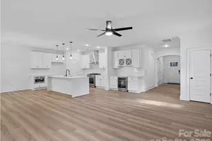 1238 N Sharon Amity Rd, Charlotte, NC 28211 - Photo 2