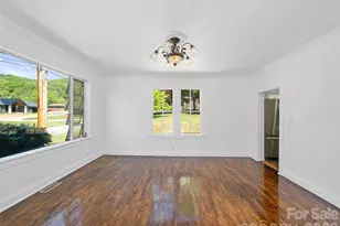 118 Robertson St, Burnsville, NC 28714 - Photo 10