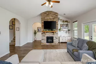 132 Beck Creek Cir, Flat Rock, NC 28731 - Photo 10