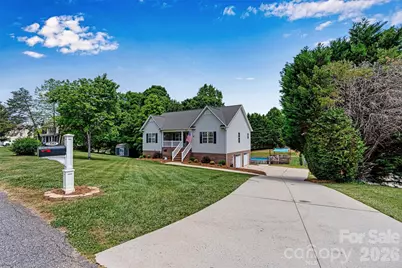 3353 48th Avenue Lane NE, Hickory, NC 28601 - Photo 4