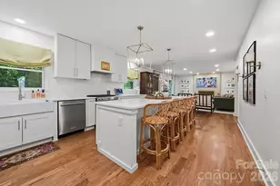 1015 Thistle Ct, Charlotte, NC 28211 - Photo 2