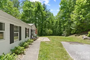 122 Fallswood Ct, Hendersonville, NC 28739 - Photo 2