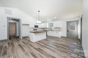 2017 Bailey Dr, Hickory, NC 28601 - Photo 8
