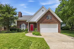 2800 Wingfield Pl, Charlotte, NC 28210 - Photo 2
