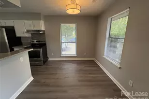 3600 Cobbleridge Dr, Charlotte, NC 28215 - Photo 2