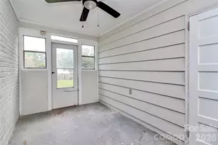 5726 Oak Dr, Charlotte, NC 28216 - Photo 14