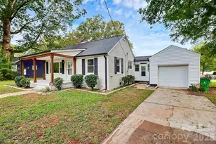 5726 Oak Dr, Charlotte, NC 28216 - Photo 2