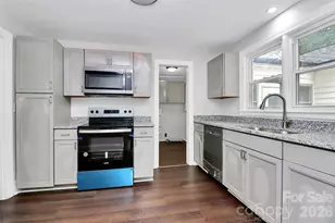 5726 Oak Dr, Charlotte, NC 28216 - Photo 12
