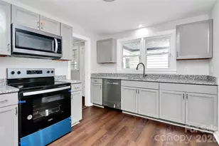 5726 Oak Dr, Charlotte, NC 28216 - Photo 10