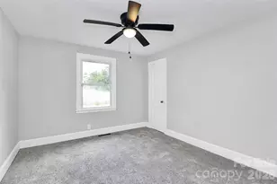 5726 Oak Dr, Charlotte, NC 28216 - Photo 16
