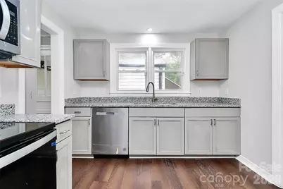 5726 Oak Drive, Charlotte, NC 28216 - Photo 8