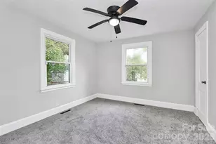 5726 Oak Dr, Charlotte, NC 28216 - Photo 18