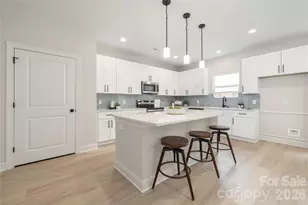 6633 Terry Ln, Charlotte, NC 28215 - Photo 2