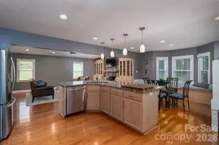 6097 Tuckborough Rd, Hickory, NC 28602 - Photo 10