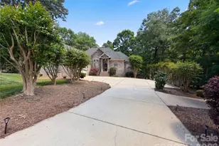 304 Catawba Crest Ln, Clover, SC 29710 - Photo 2