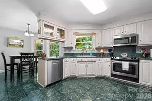 4093 Fairview Dr, Maiden, NC 28650 - Photo 8