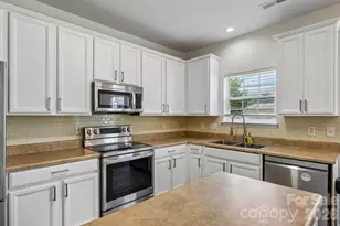9621 Rothman Ln, Charlotte, NC 28215 - Photo 14