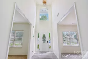 9621 Rothman Ln, Charlotte, NC 28215 - Photo 4