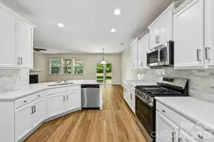 7108 Kinley Commons Ln, Charlotte, NC 28278 - Photo 14