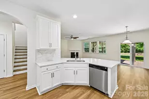 7108 Kinley Commons Ln, Charlotte, NC 28278 - Photo 18