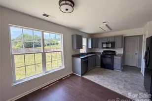 7115 Wandering Creek Dr, Charlotte, NC 28216 - Photo 6