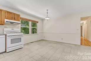 106 Muirfield Ct, Hendersonville, NC 28791 - Photo 8