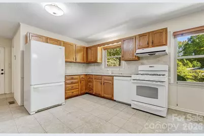 106 Muirfield Court, Hendersonville, NC 28791 - Photo 6