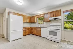 106 Muirfield Ct, Hendersonville, NC 28791 - Photo 6