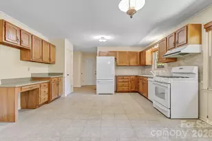 106 Muirfield Ct, Hendersonville, NC 28791 - Photo 10
