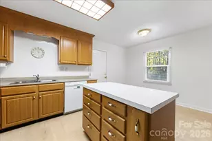 1840 Stoneyridge Dr, Charlotte, NC 28214 - Photo 10