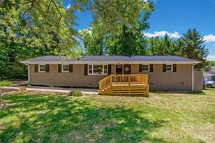 2111 Shalimar Dr, Charlotte, NC 28216 - Photo 1