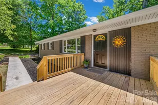 2111 Shalimar Dr, Charlotte, NC 28216 - Photo 2