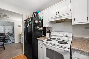8030 Regent Park Ln, Charlotte, NC 28210 - Photo 16