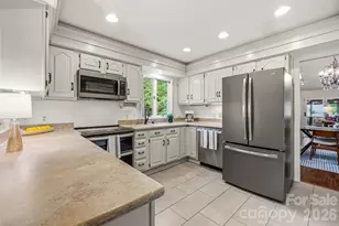 205 N Scarlet Oak Ln, Hendersonville, NC 28791 - Photo 12