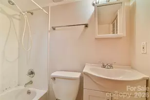 101 E Skyland Cir, Asheville, NC 28804 - Photo 18