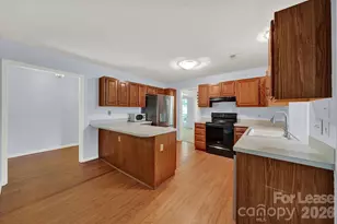 3421 Crescent Knoll Dr, Matthews, NC 28105 - Photo 4
