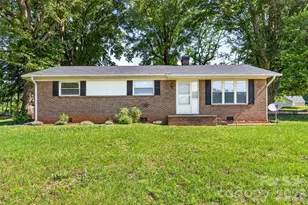 1771 24th Ave Ct NE, Hickory, NC 28601 - Photo 2