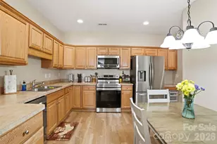 2118 N Castle Ct, Matthews, NC 28105 - Photo 14