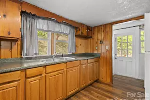160 Cooper St, Canton, NC 28716 - Photo 10