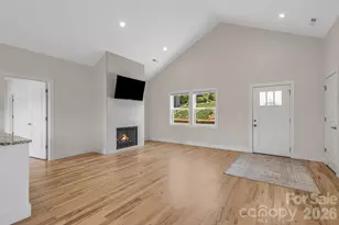 215 Oak Mdw Ln, Asheville, NC 28804 - Photo 4
