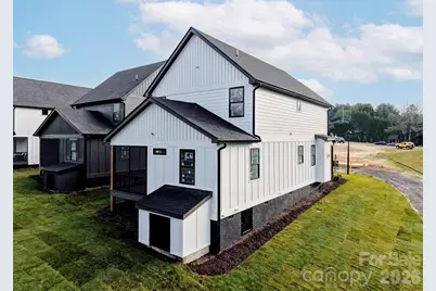 18 S Martha Kate Drive, Hendersonville, NC 28792 - Photo 2