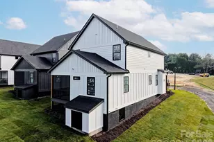 18 S Martha Kate Dr, Hendersonville, NC 28792 - Photo 2