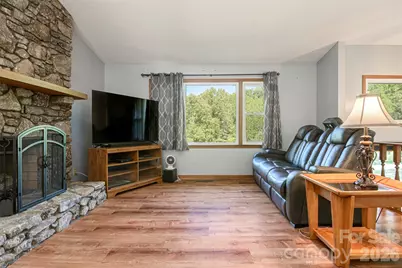 12 Mid Court Drive, Asheville, NC 28804 - Photo 4
