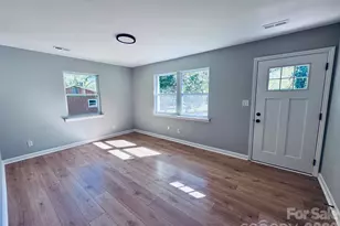 533 Frank Dr, Charlotte, NC 28215 - Photo 4