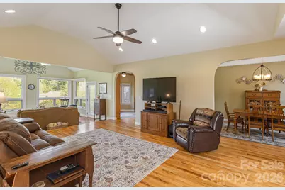28 Tudor Crescent Court, Hendersonville, NC 28739 - Photo 18