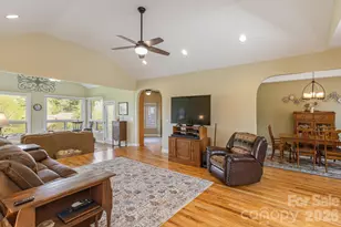 28 Tudor Crescent Ct, Hendersonville, NC 28739 - Photo 18