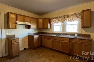 2621 Dr Carver Rd, Charlotte, NC 28208 - Photo 10